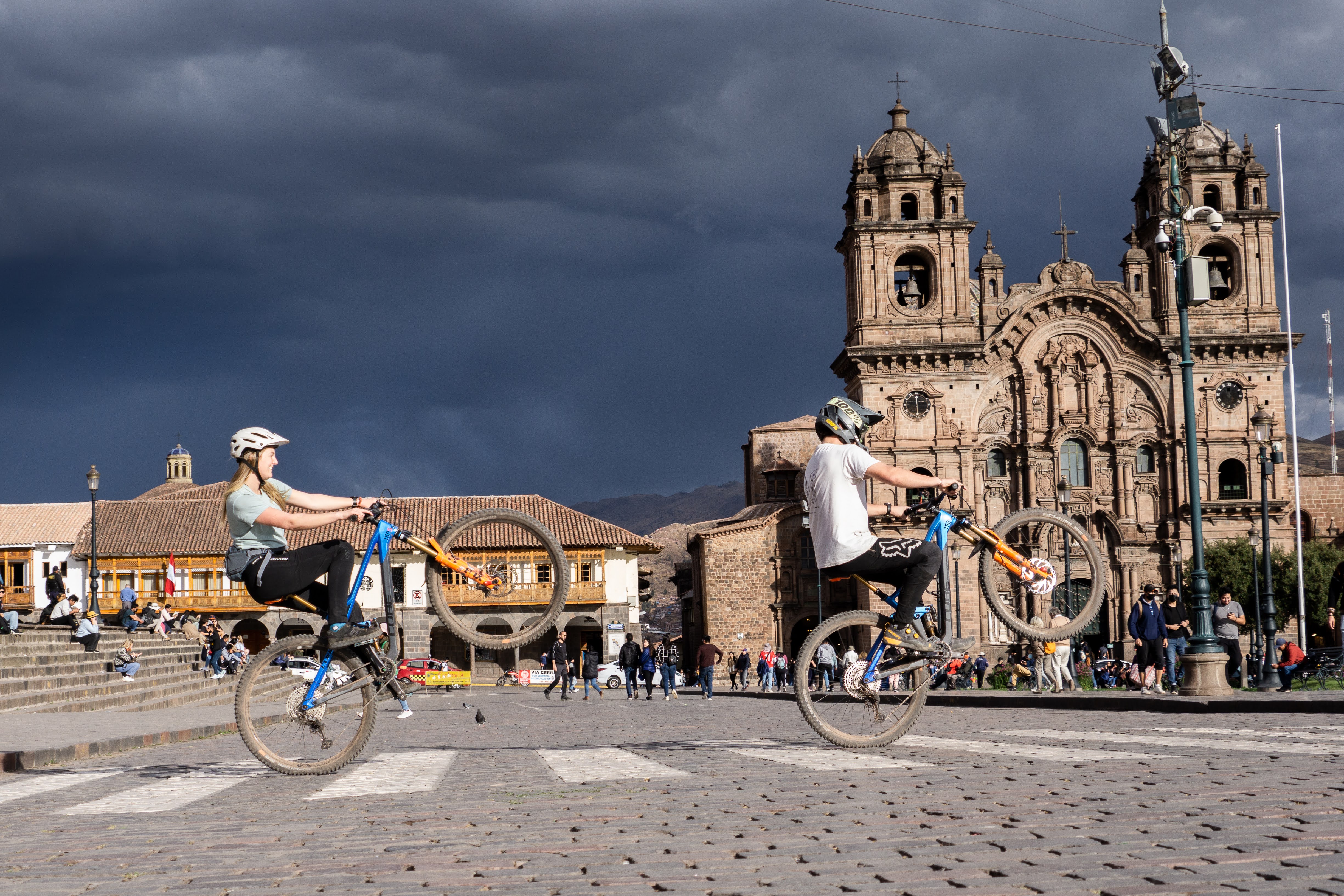 cusco plaza de las armas wheelie mountain bike